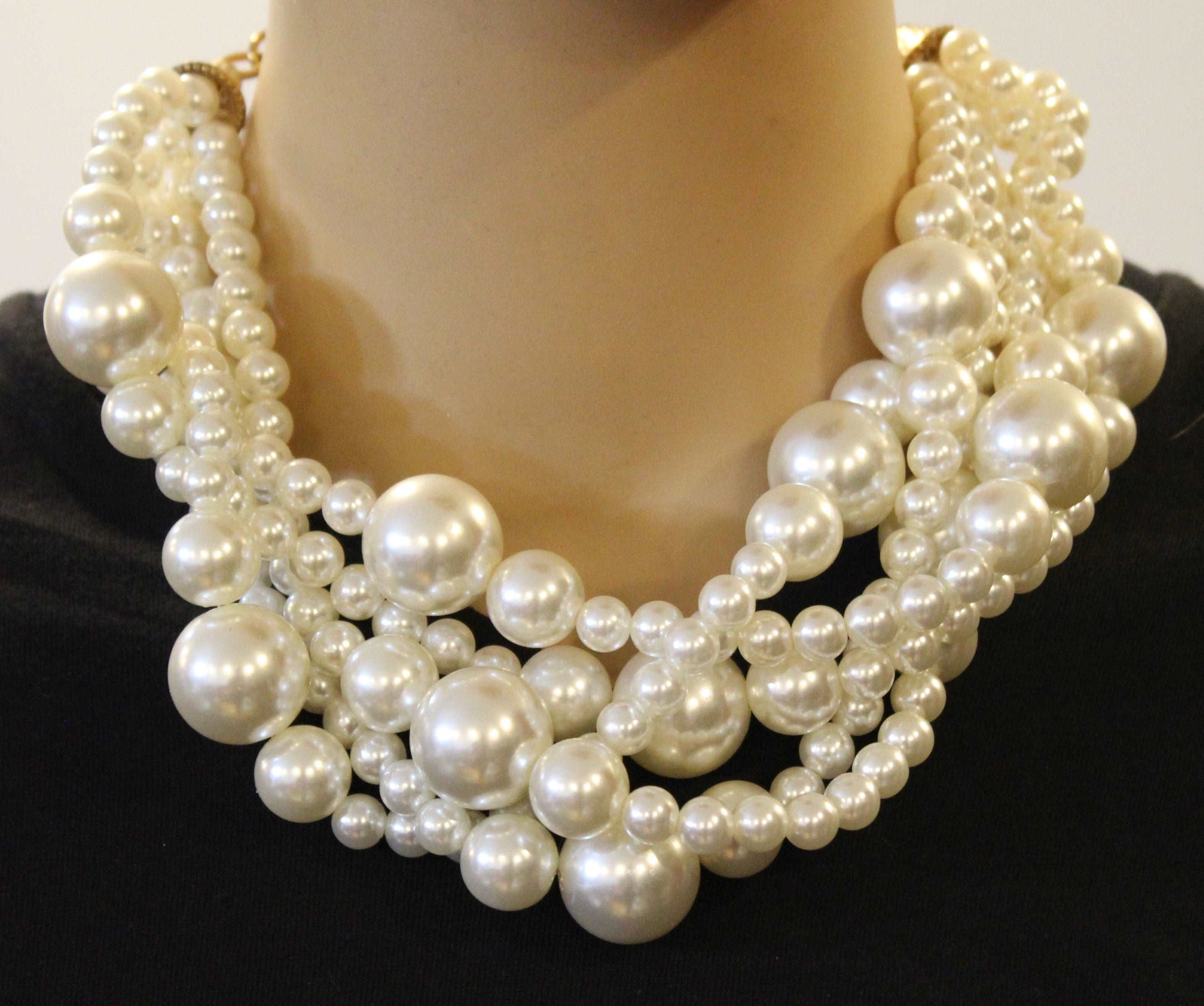 Pearl of pearls Necklace and Earrings Set