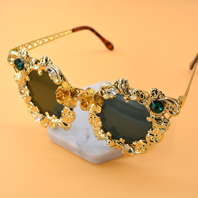 Cat Eye Sunglasses Women Luxury Gold Hollow Diamond Frame Brand Designer Sunglasses