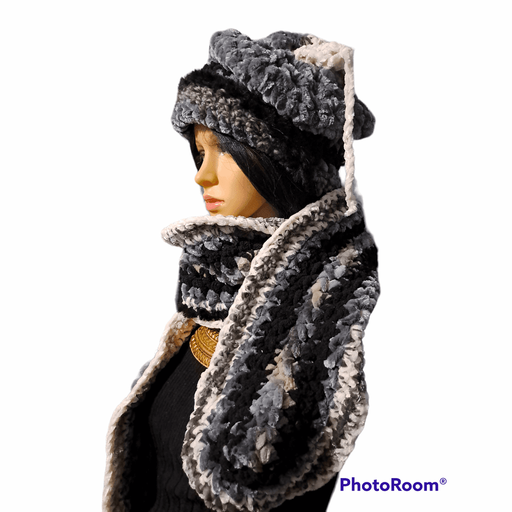Queen Of Winter Hat & Scarf Set