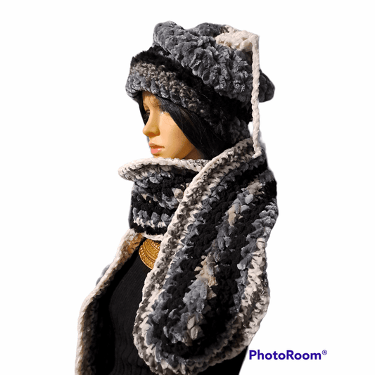 Queen Of Winter Hat & Scarf Set