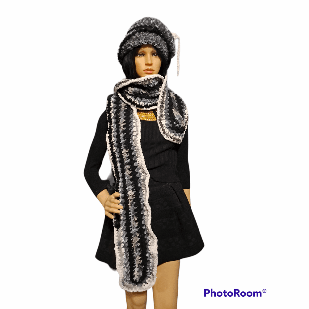 Queen Of Winter Hat & Scarf Set