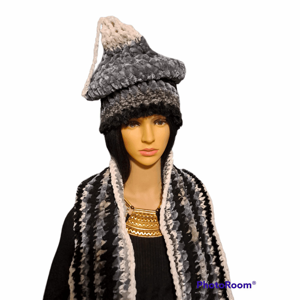 Queen Of Winter Hat & Scarf Set