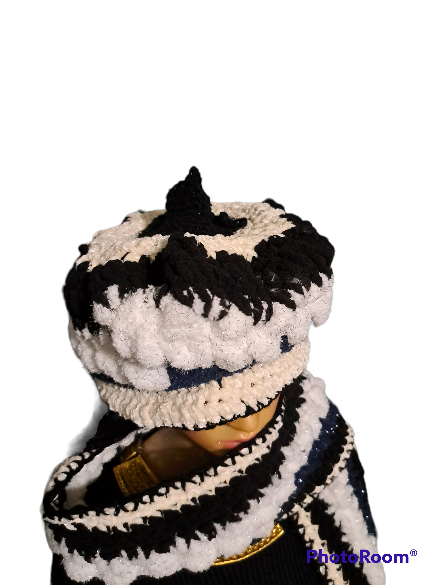 The Queens Comfort Beautiful Hand Crocheted Hat & Scarf Set