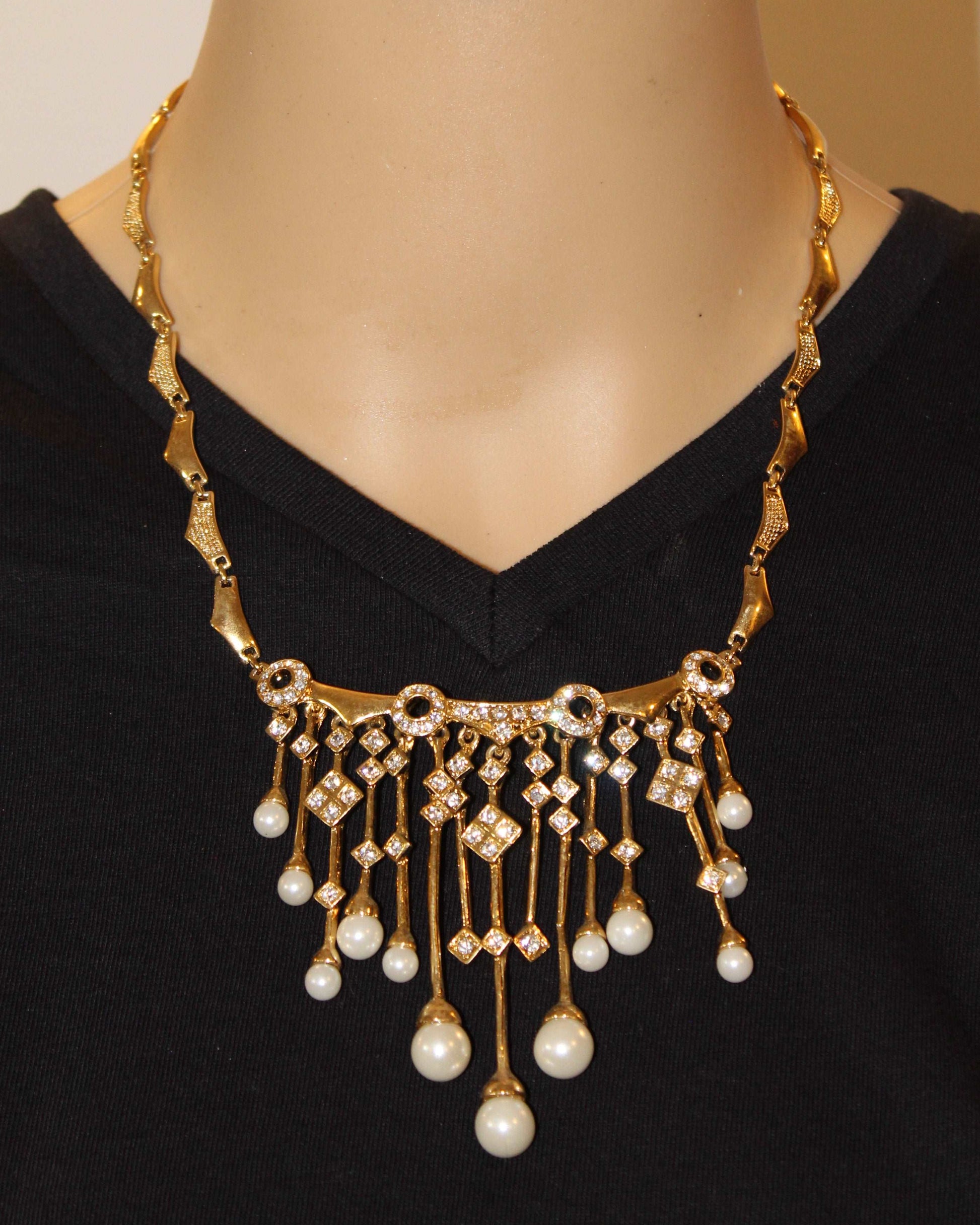 Gold Pearl Drops Necklace